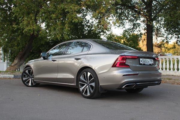 Тест-драйв Volvo S60