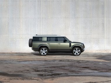 Land Rover Defender получил длинную версию под индексом 130