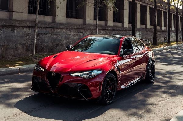 Новости автомира: Редкую Alfa Romeo Giulia GTAm продают по цене BMW M8