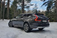 Тест-драйв Volvo V90 Cross Country